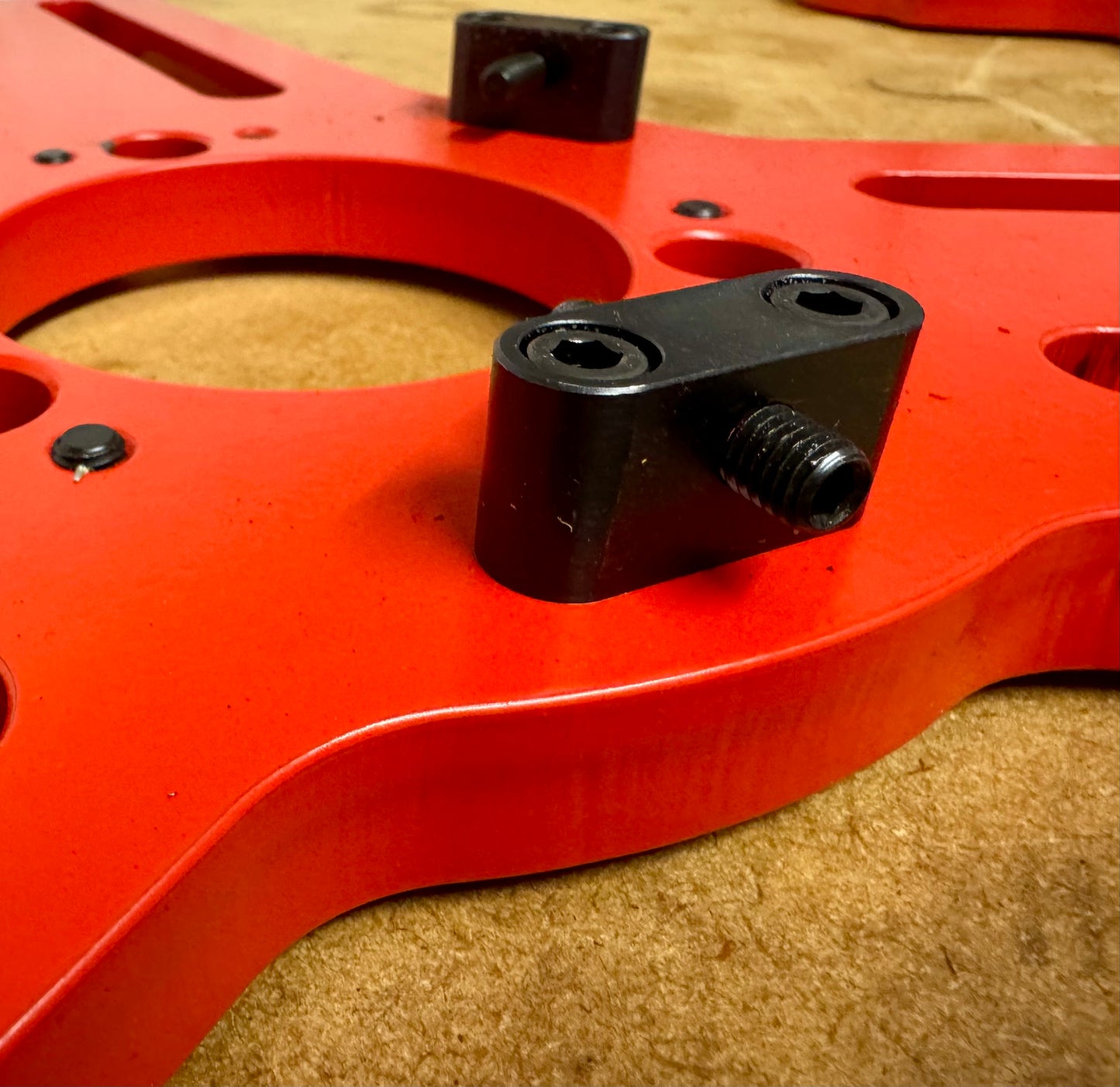 Adjustable SUPERstar plates for Elsa bearings